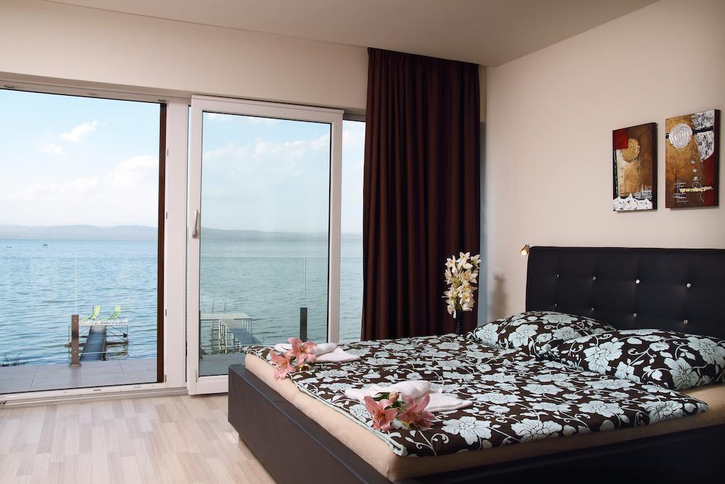 Aba Sea House Villa Balatonszarszo Room photo
